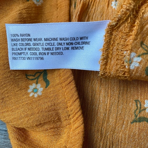 NWT Cat & Jack Girl’s Mustard Floral Blouse Size 8 - Picture 3 of 8